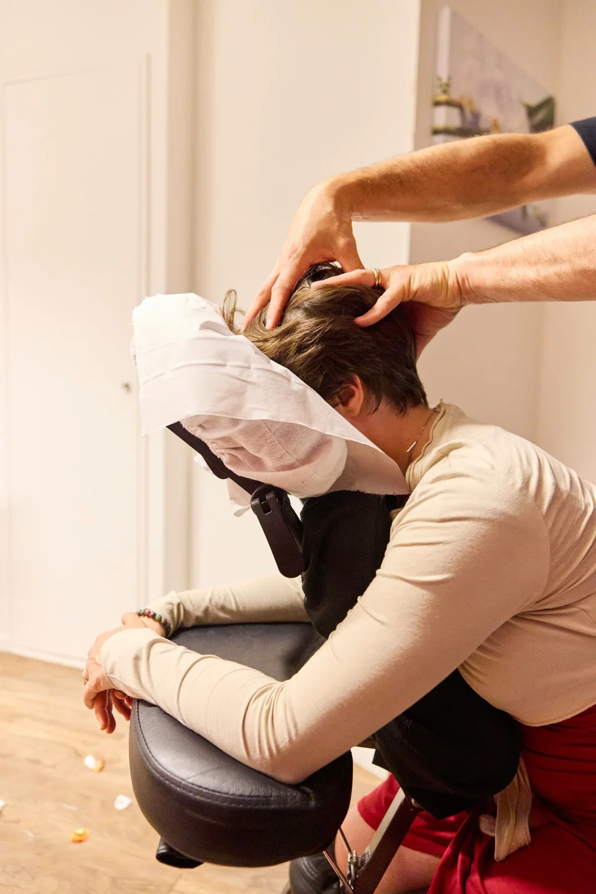 Massage assis d-stress au niveau de la tête